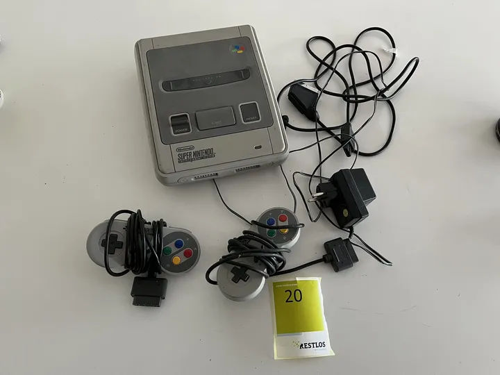 Super Nintendo Entertainment System SNES + Zubehör
